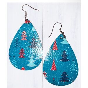 ☀️3/$9☀️ Faux Leather Christmas Tree Earrings